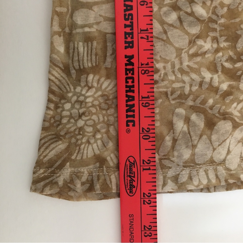 Relativity Lightweight Sheer Tan Floral Burnout Shirt, Petite Medium - Picture 8 of 9